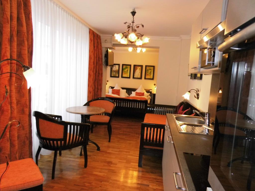 Aparthotel Guzulka & Restaurant Berlin Luaran gambar