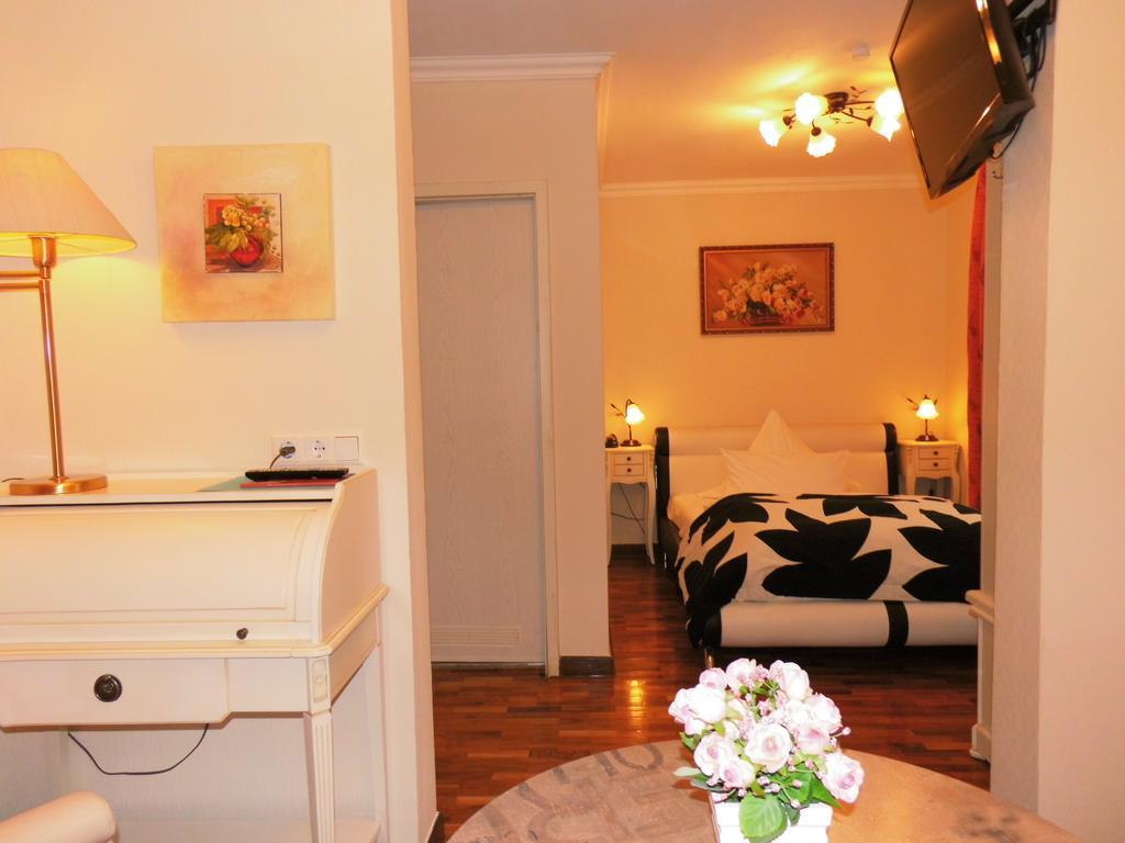 Aparthotel Guzulka & Restaurant Berlin Luaran gambar