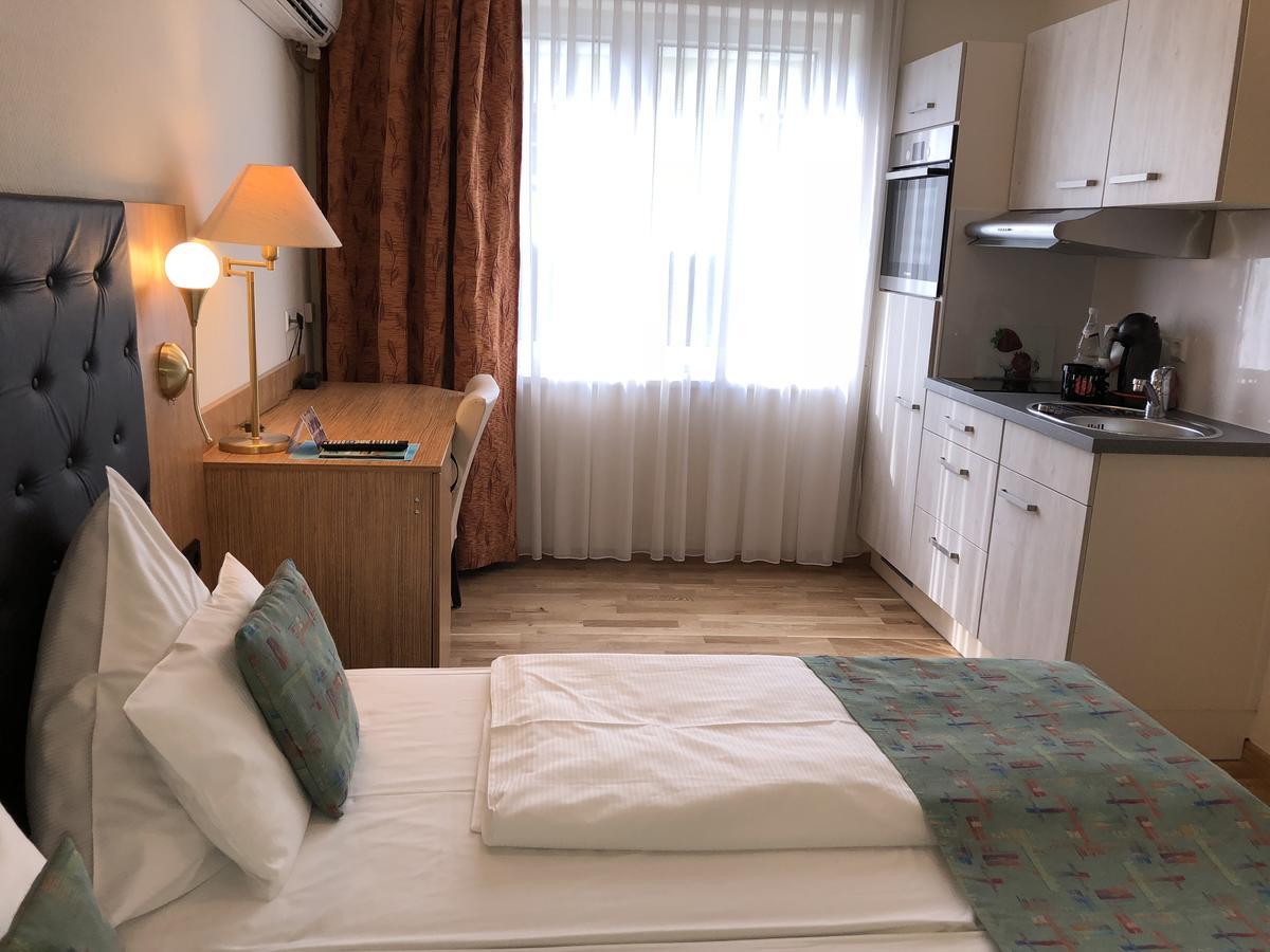 Aparthotel Guzulka & Restaurant Berlin Luaran gambar