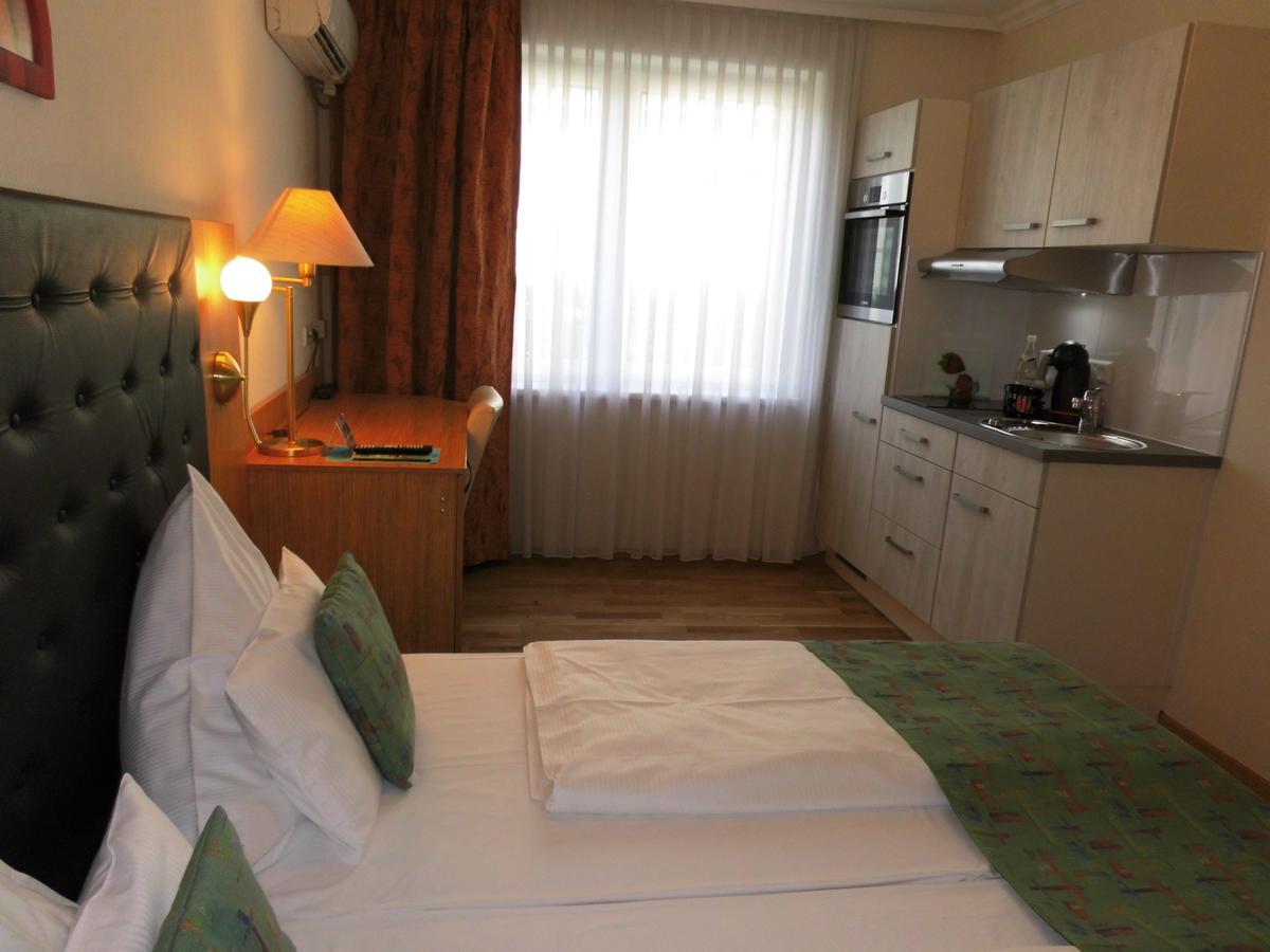 Aparthotel Guzulka & Restaurant Berlin Luaran gambar
